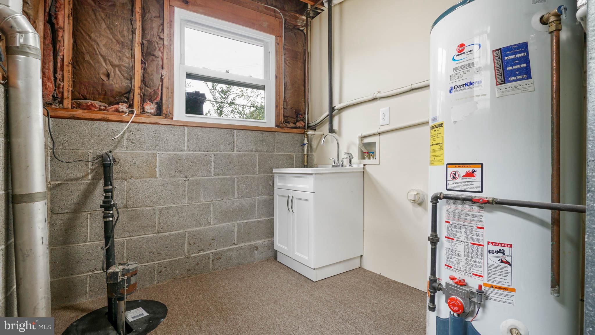 220 Atlanta Road Pasadena, MD 21122 - Photo 29 of 30 Utility room with sump pump and sink