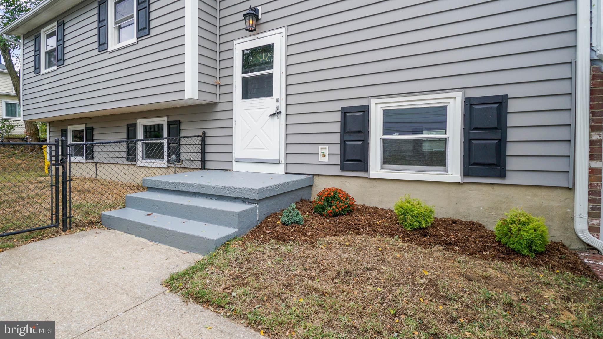 220 Atlanta Road Pasadena, MD 21122 - Photo 6 of 30 Few steps up to entrance door