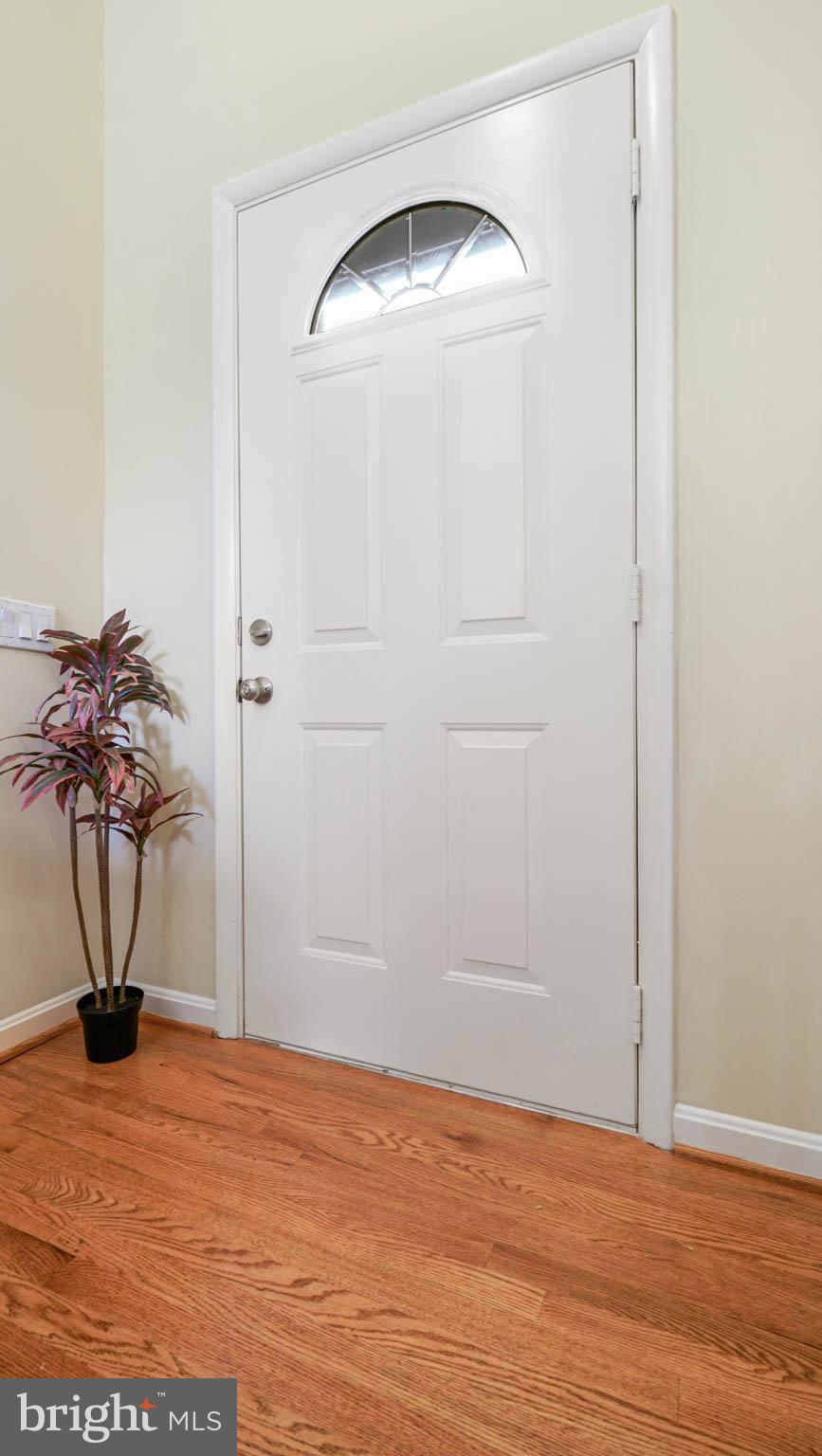 220 Atlanta Road Pasadena, MD 21122 - Photo 7 of 30 Immaculate interior throughout
