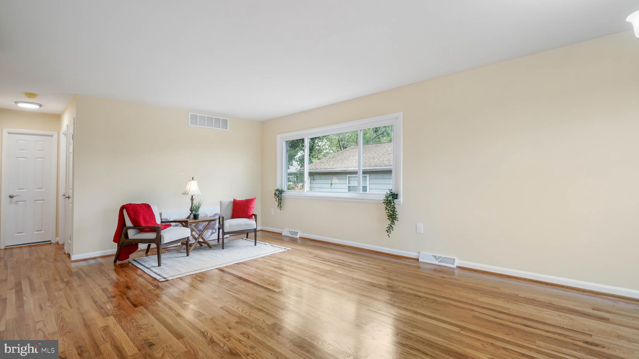 220 Atlanta Road Pasadena, MD 21122 - Photo 10 of 30 Living room with picture window