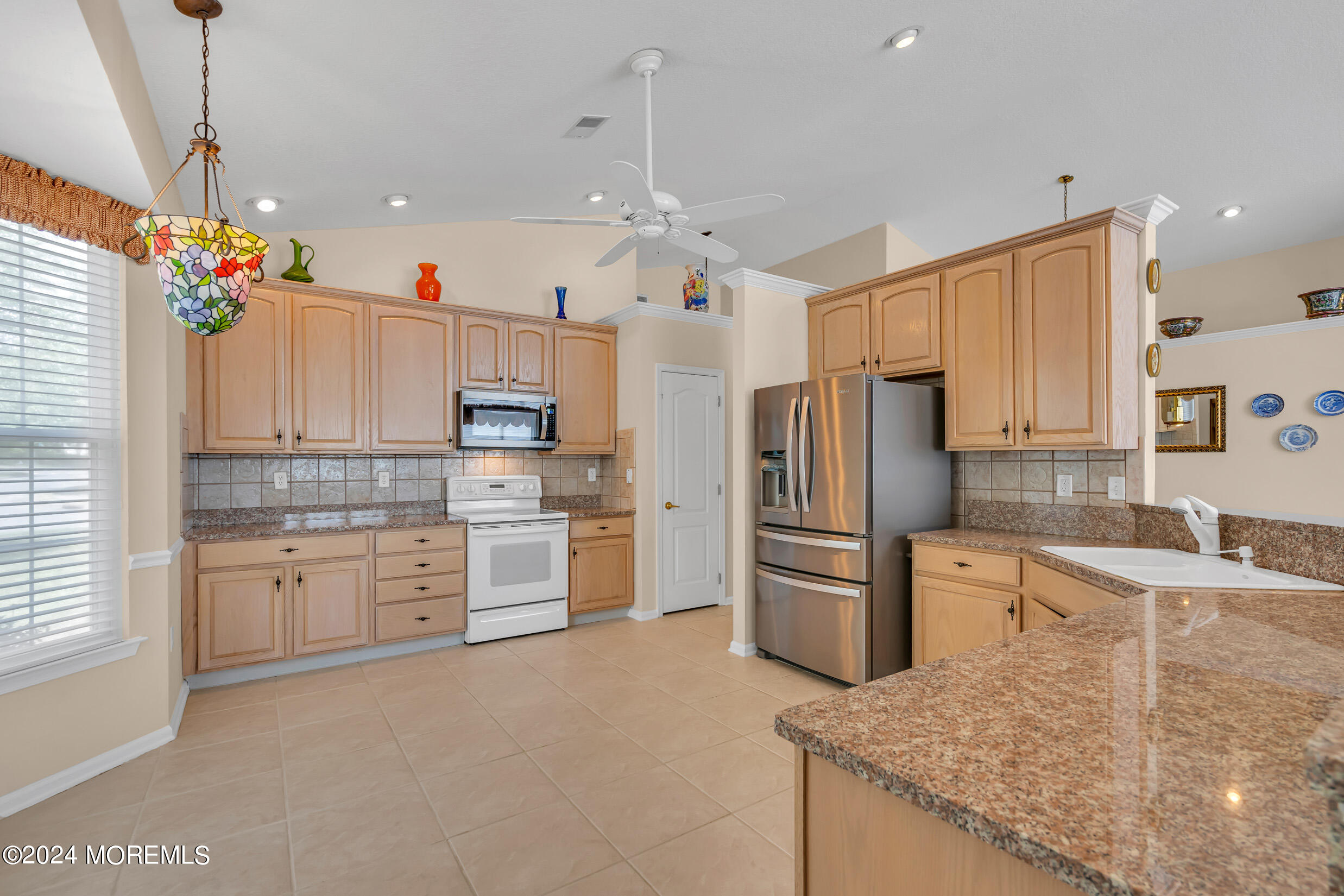37 Silverside Road Lakewood, NJ 08701 - Photo 25 of 77 5 (21)
