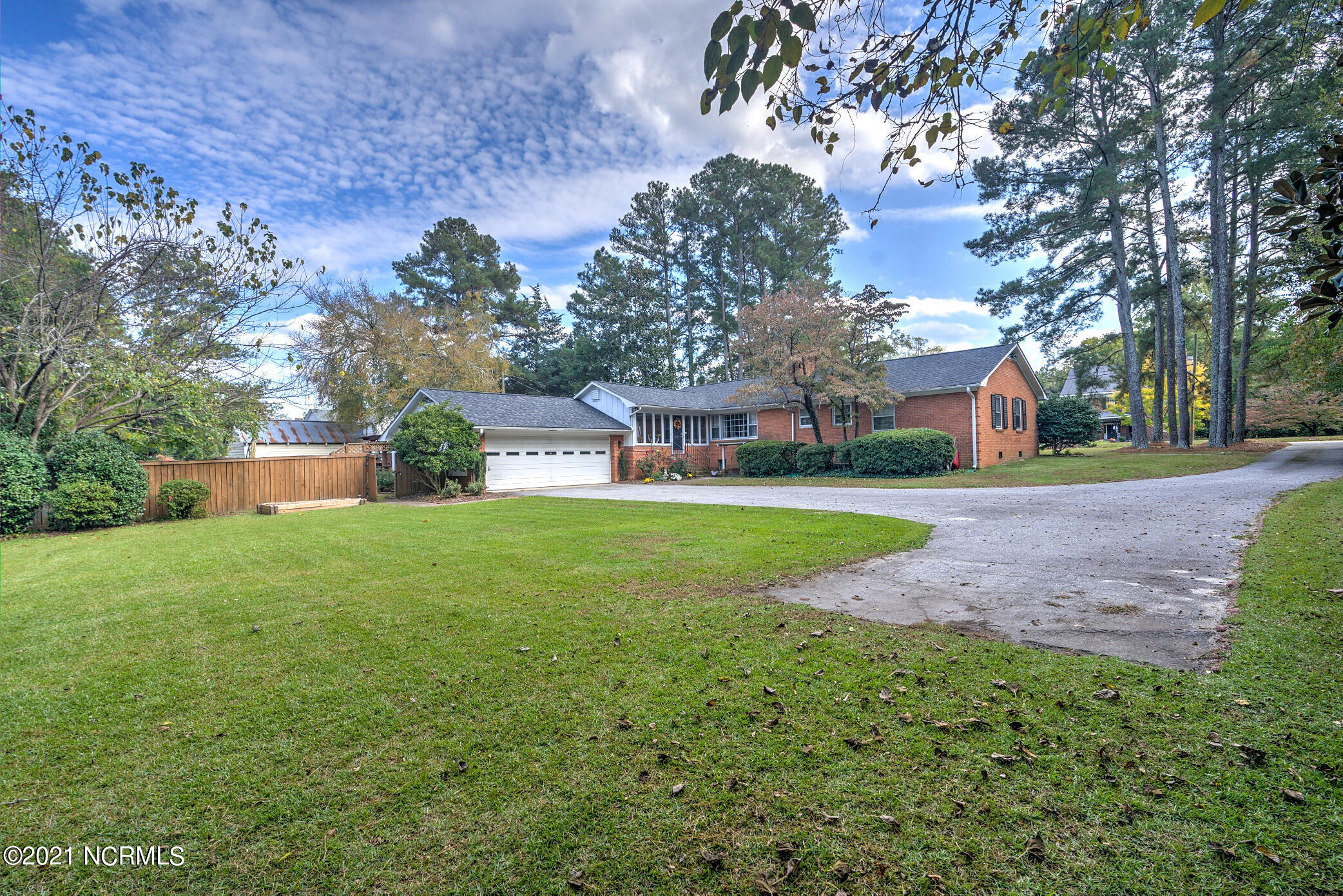 815 Fayetteville Road Rockingham, NC 28379 - Photo 10 of 52 DSC09899_900_901