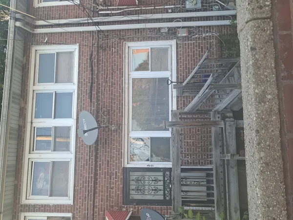 $1,500 | 59 East 37th Place, Chicago, IL 60653