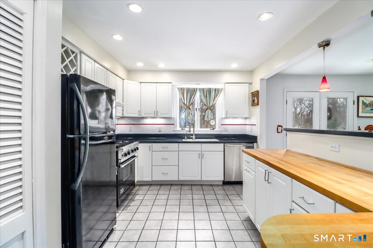 135 Parsonage Hill Road Northford, CT 06472 - Photo 11 of 38