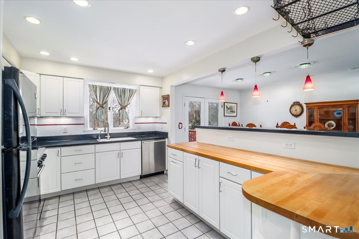 135 Parsonage Hill Road Northford, CT 06472 - Photo 12 of 38