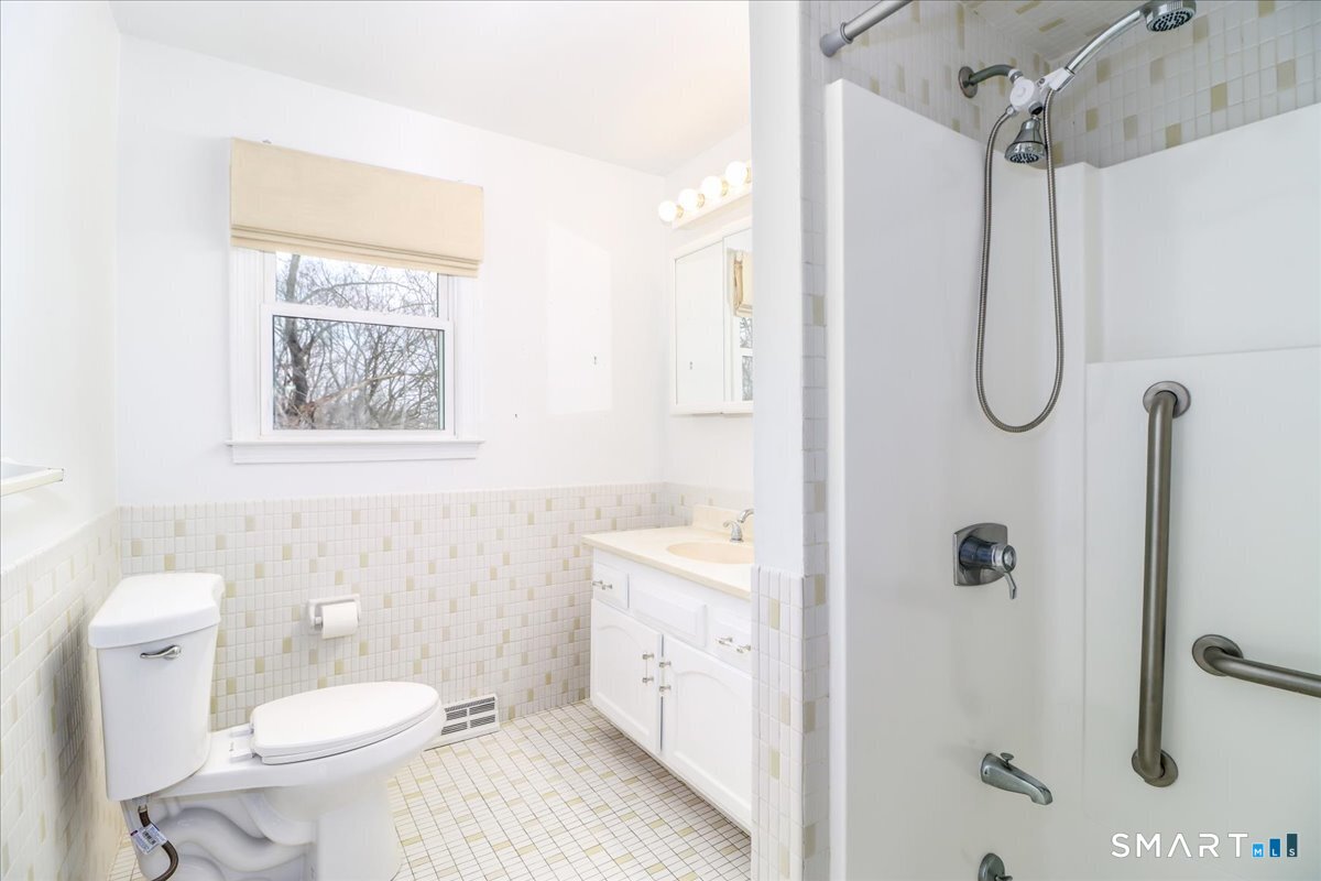 135 Parsonage Hill Road Northford, CT 06472 - Photo 13 of 38