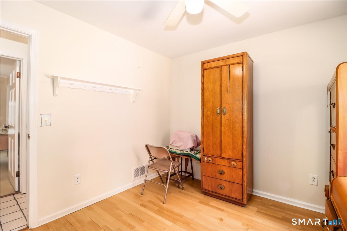 135 Parsonage Hill Road Northford, CT 06472 - Photo 15 of 38