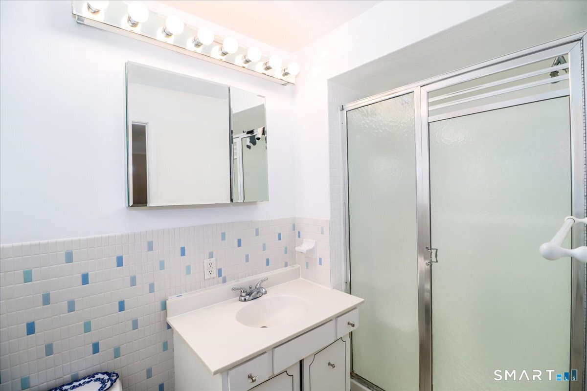 135 Parsonage Hill Road Northford, CT 06472 - Photo 21 of 38