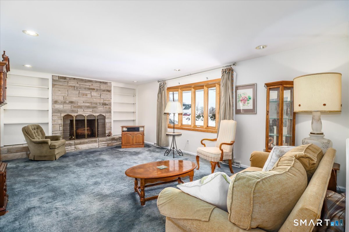 135 Parsonage Hill Road Northford, CT 06472 - Photo 4 of 38