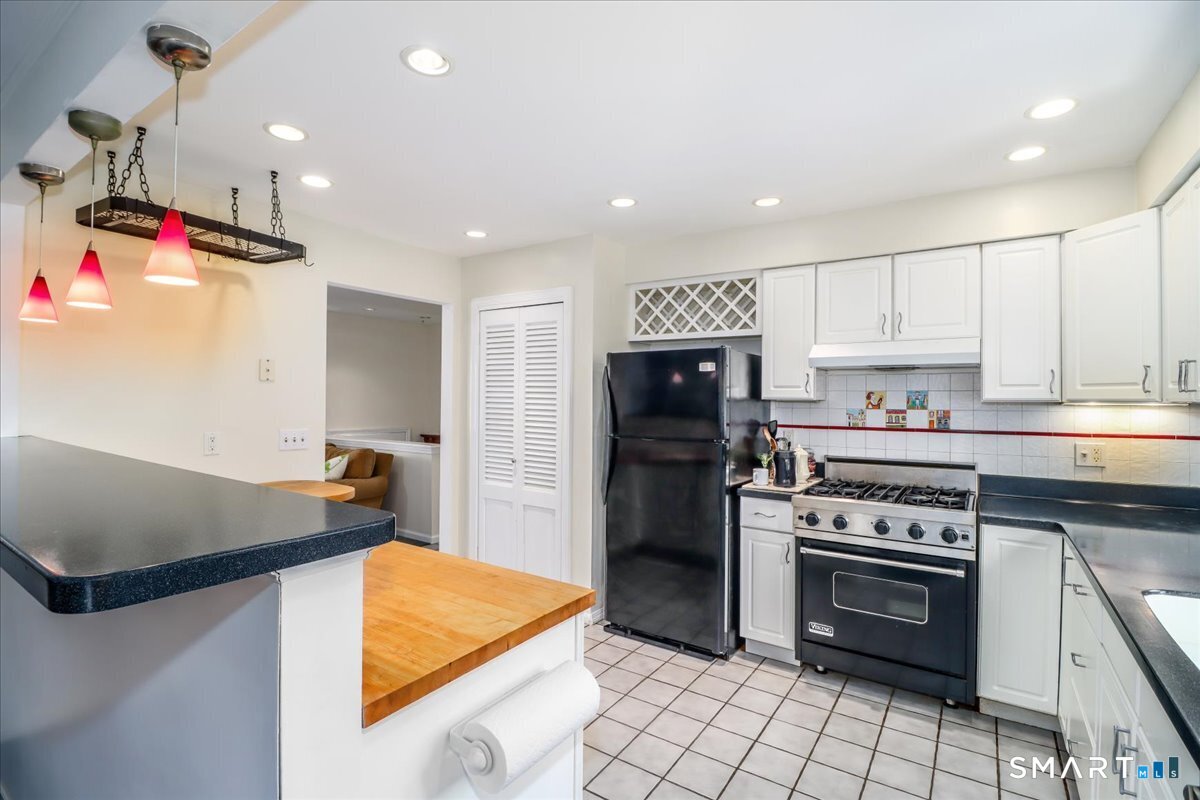 135 Parsonage Hill Road Northford, CT 06472 - Photo 9 of 38