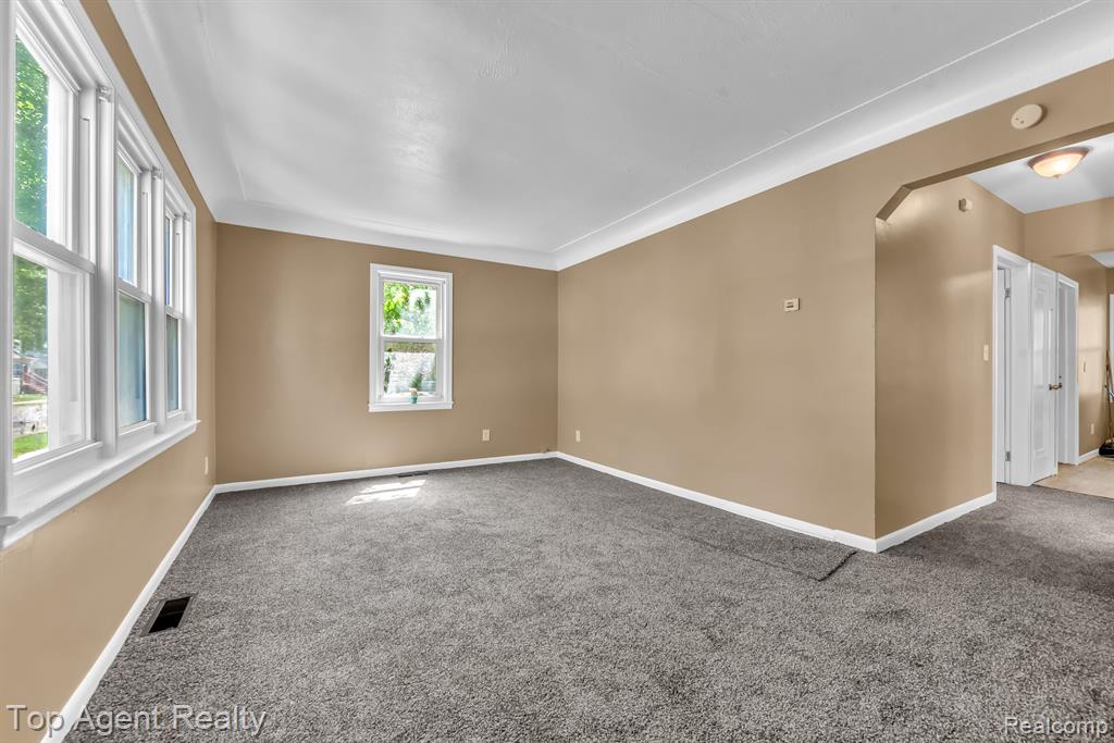 70 Hill Street River Rouge, MI 48218 - Photo 7 of 33