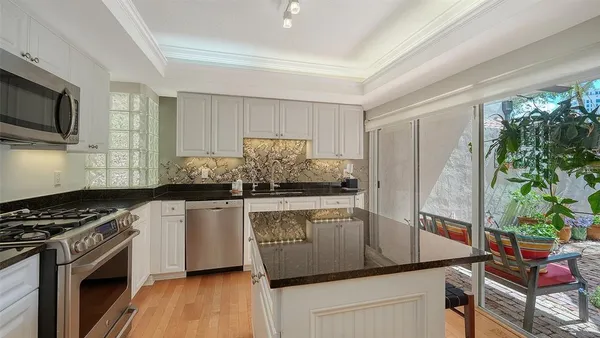 $999,000 | 200 Cocoanut Avenue, Unit 4, Sarasota, FL 34236