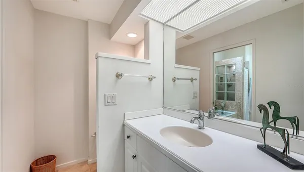 $999,000 | 200 Cocoanut Avenue, Unit 4, Sarasota, FL 34236