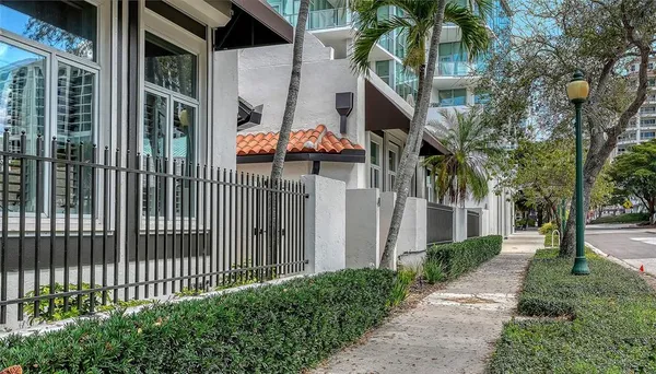 $999,000 | 200 Cocoanut Avenue, Unit 4, Sarasota, FL 34236