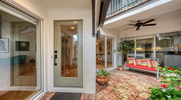 $999,000 | 200 Cocoanut Avenue, Unit 4, Sarasota, FL 34236