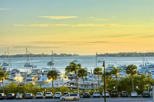 $999,000 | 200 Cocoanut Avenue, Unit 4, Sarasota, FL 34236