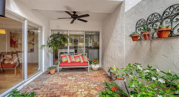 $999,000 | 200 Cocoanut Avenue, Unit 4, Sarasota, FL 34236