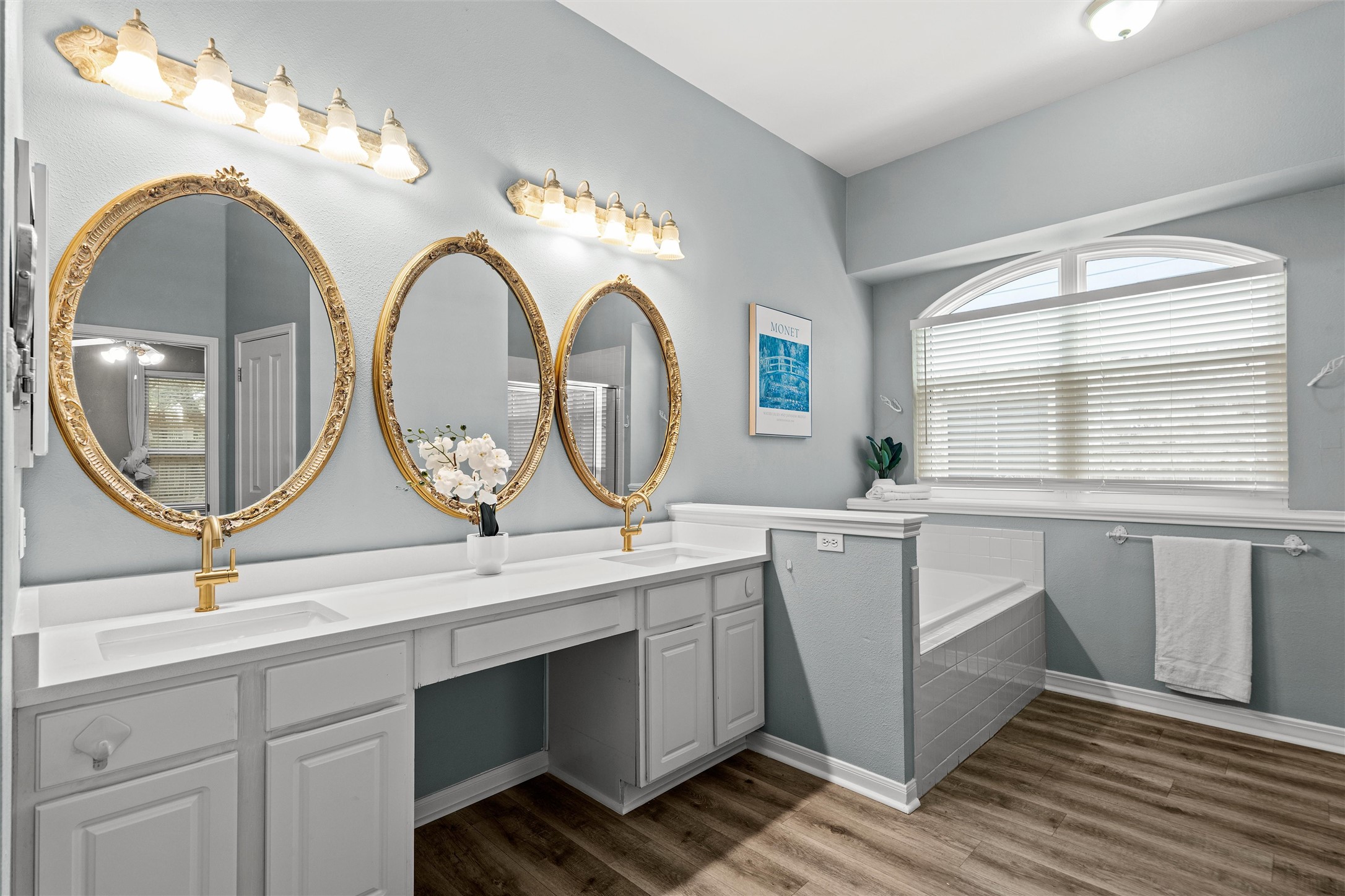7000 Colberg Court Austin, TX 78749 - Photo 20 of 40 Indulge in a primary bathroom featuring a spacious double vanity and a soaking tub for ultimate relaxation.