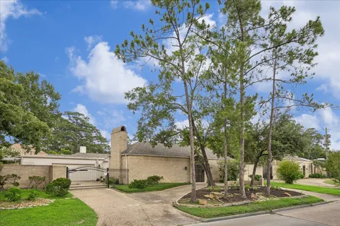 $1,080,000 | 306 Gessner Road, Bunker Hill Village, TX 77024