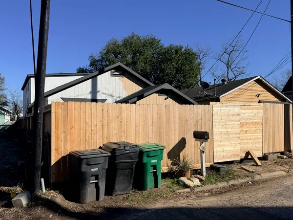 $2,100 | 3512 Castor Street, Houston, TX 77022