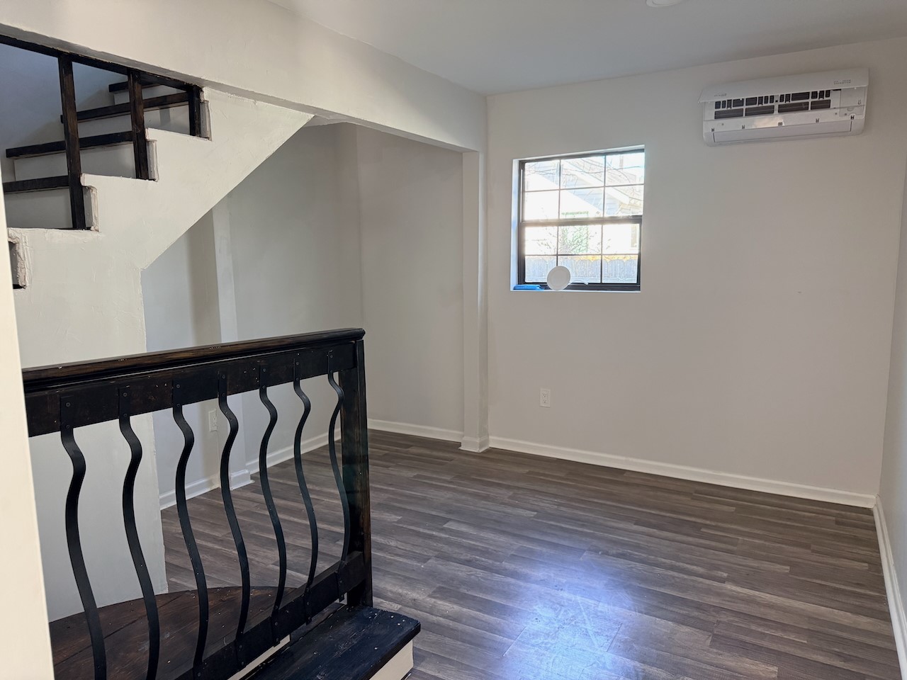 3512 Castor Street Houston, TX 77022 - Photo 10 of 24 a view of entryway
