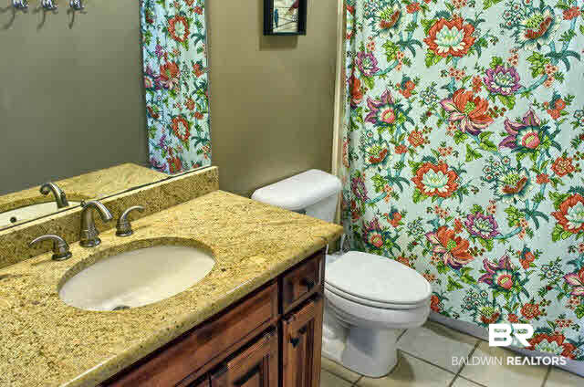 10148 Summerlake Court Mobile, AL 36608 - Photo 15 of 25 Guest Bath