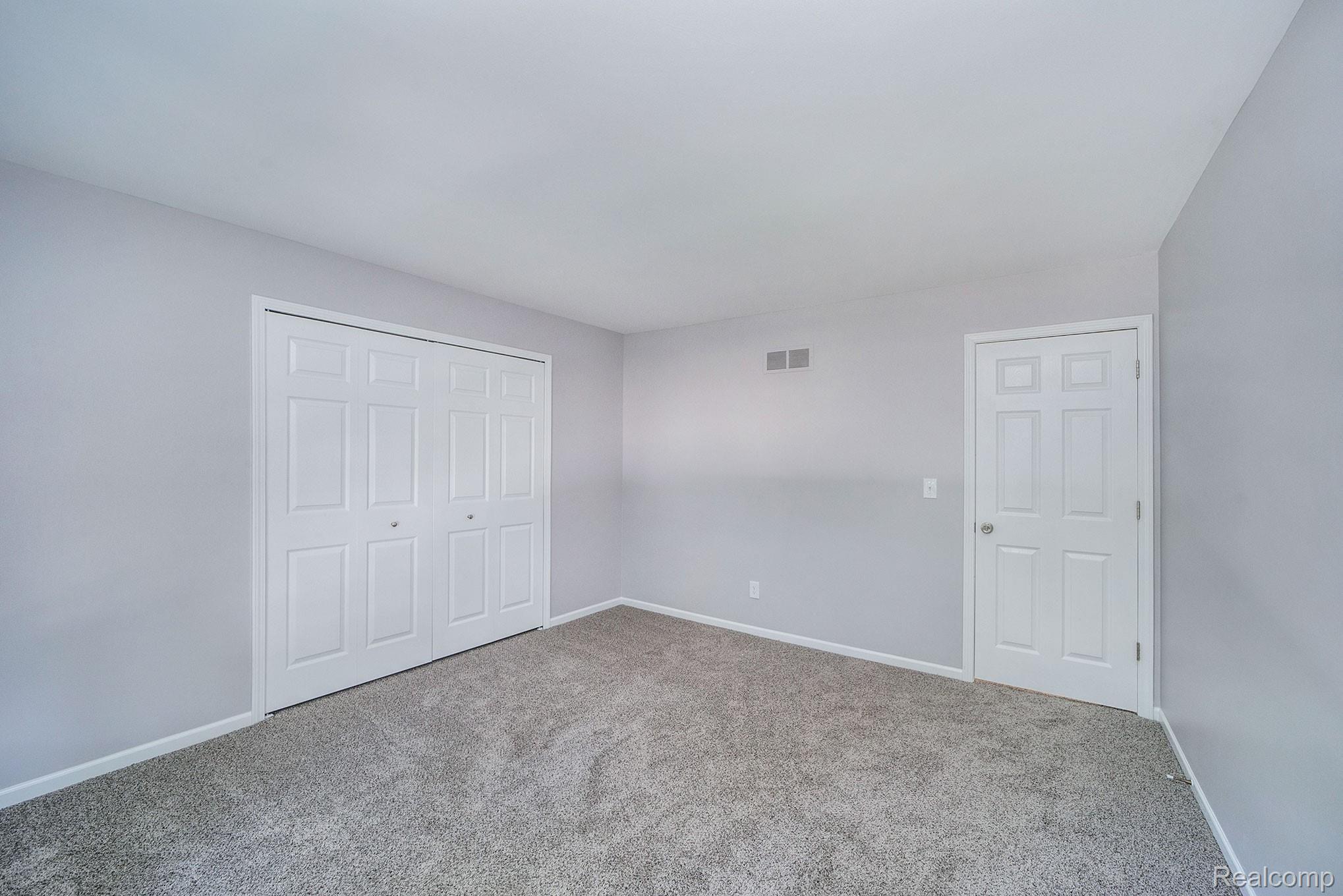 697 Lake Ridge Road Rochester, MI 48307 - Photo 28 of 42 017A2344.jpg