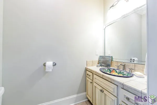 $464,000 | 462 Meadow View Court, Thibodaux, LA 70301