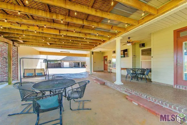 $464,000 | 462 Meadow View Court, Thibodaux, LA 70301