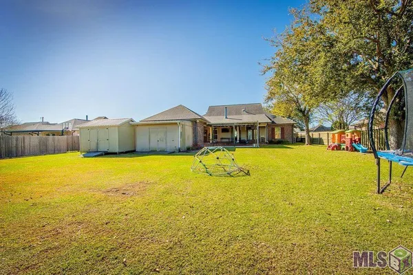 $464,000 | 462 Meadow View Court, Thibodaux, LA 70301