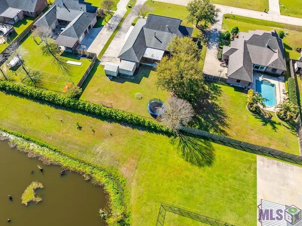 $464,000 | 462 Meadow View Court, Thibodaux, LA 70301