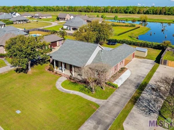 $464,000 | 462 Meadow View Court, Thibodaux, LA 70301