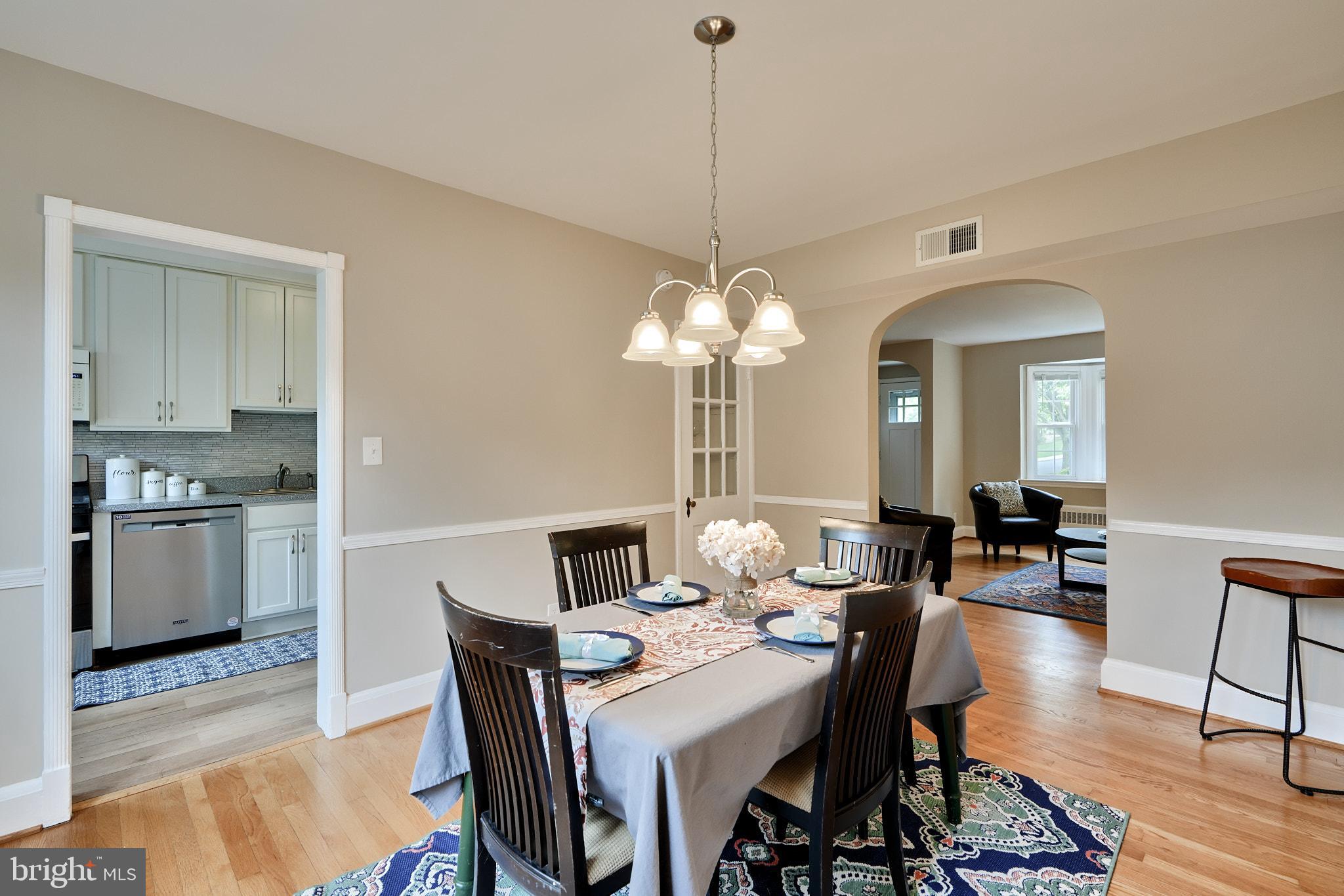 217 Dumbarton Road Baltimore, MD 21212 - Photo 14 of 55 Dining Rm- Custom Glass Cabinetry Storage