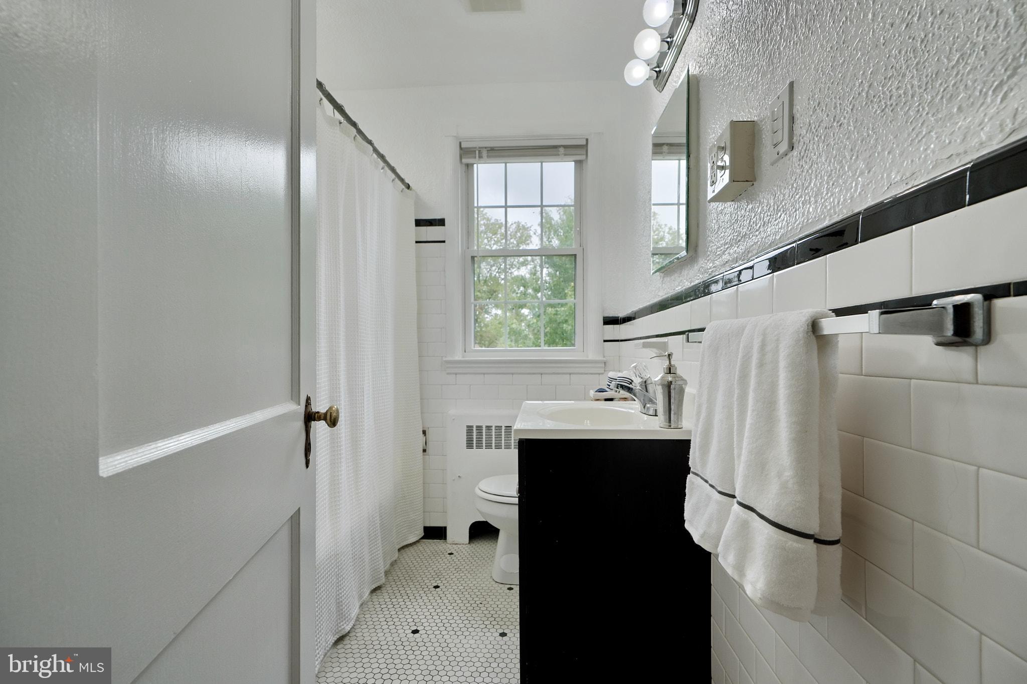 217 Dumbarton Road Baltimore, MD 21212 - Photo 30 of 55 2nd Fl- Black/White Retro Full BA