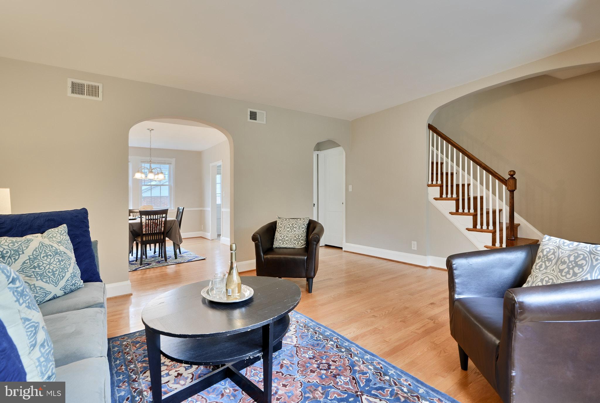 217 Dumbarton Road Baltimore, MD 21212 - Photo 8 of 55 Arch detail opens to Dining Rm