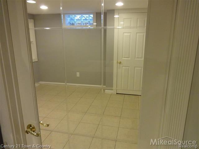 582 Curzon Road Rochester, MI 48307 - Photo 29 of 30 29.jpg
