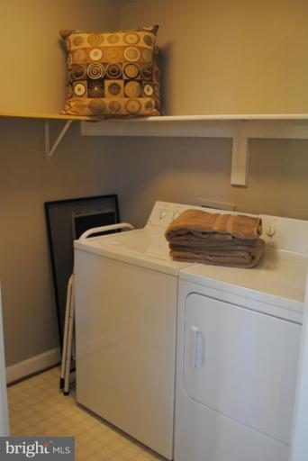 47659 Rhyolite Place Sterling, VA 20165 - Photo 11 of 25 Laundry on main level