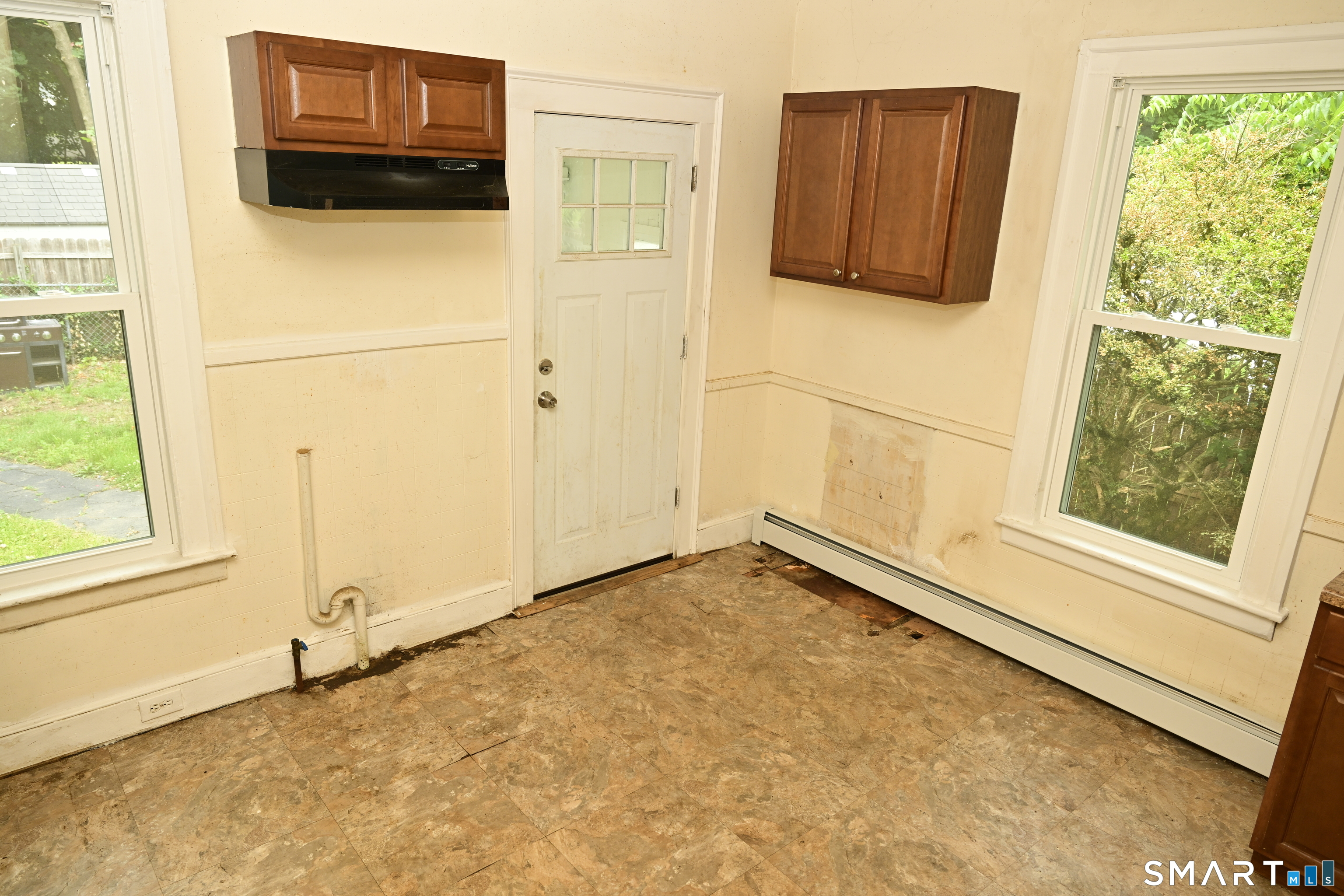 29 Locke Street Ansonia, CT 06401 - Photo 6 of 39