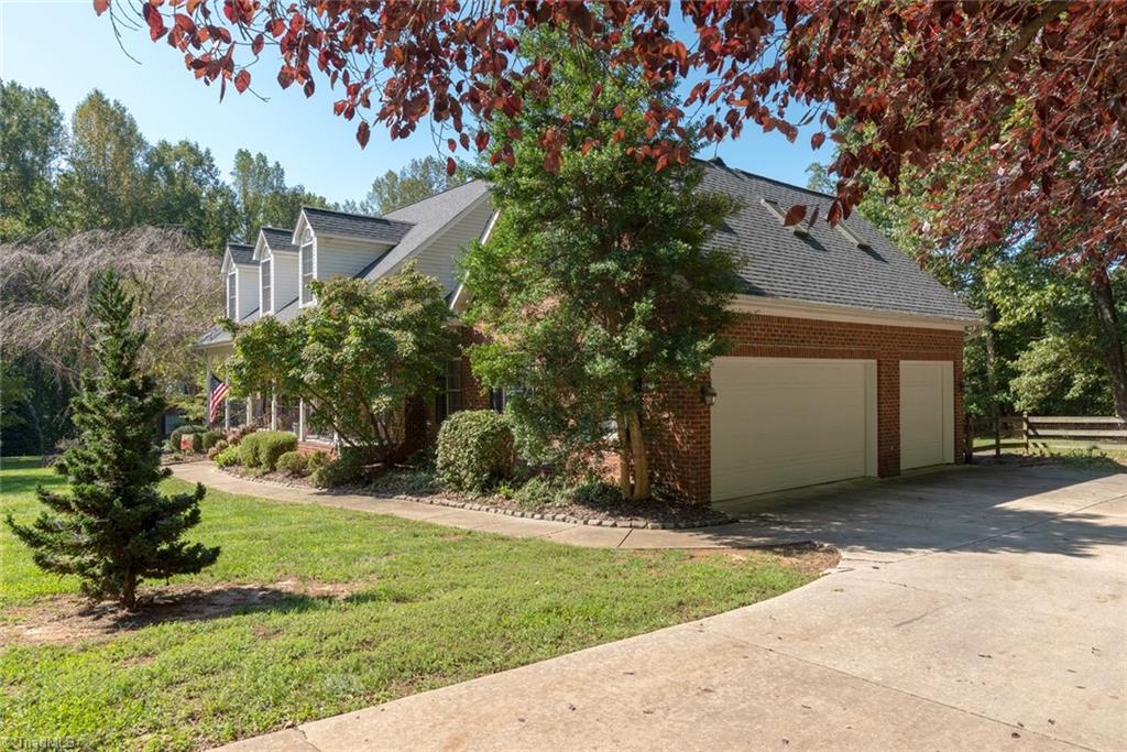 1797 Case Oak Court Oak Ridge, NC 27310 - Photo 4 of 25
