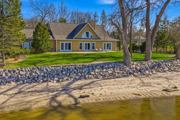 $1,295,000 | 6121 Sandy Cove, Luxemburg, WI 54217