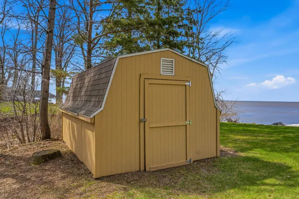 $1,295,000 | 6121 Sandy Cove, Luxemburg, WI 54217