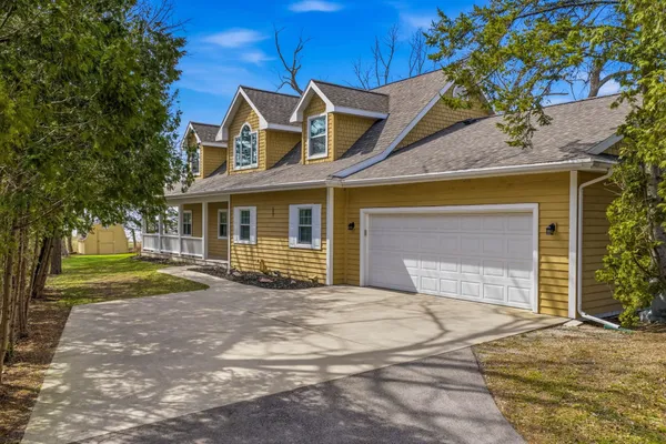 $1,295,000 | 6121 Sandy Cove, Luxemburg, WI 54217