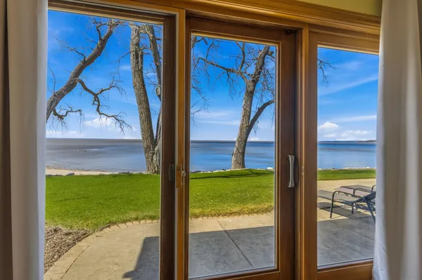 $1,295,000 | 6121 Sandy Cove, Luxemburg, WI 54217