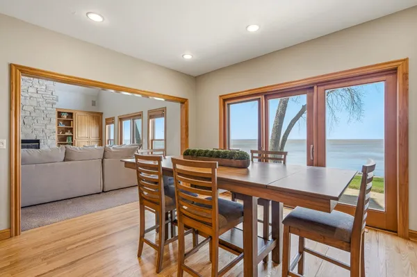 $1,295,000 | 6121 Sandy Cove, Luxemburg, WI 54217