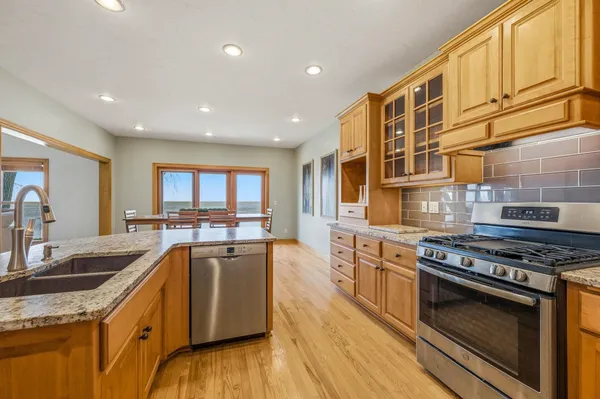 $1,295,000 | 6121 Sandy Cove, Luxemburg, WI 54217