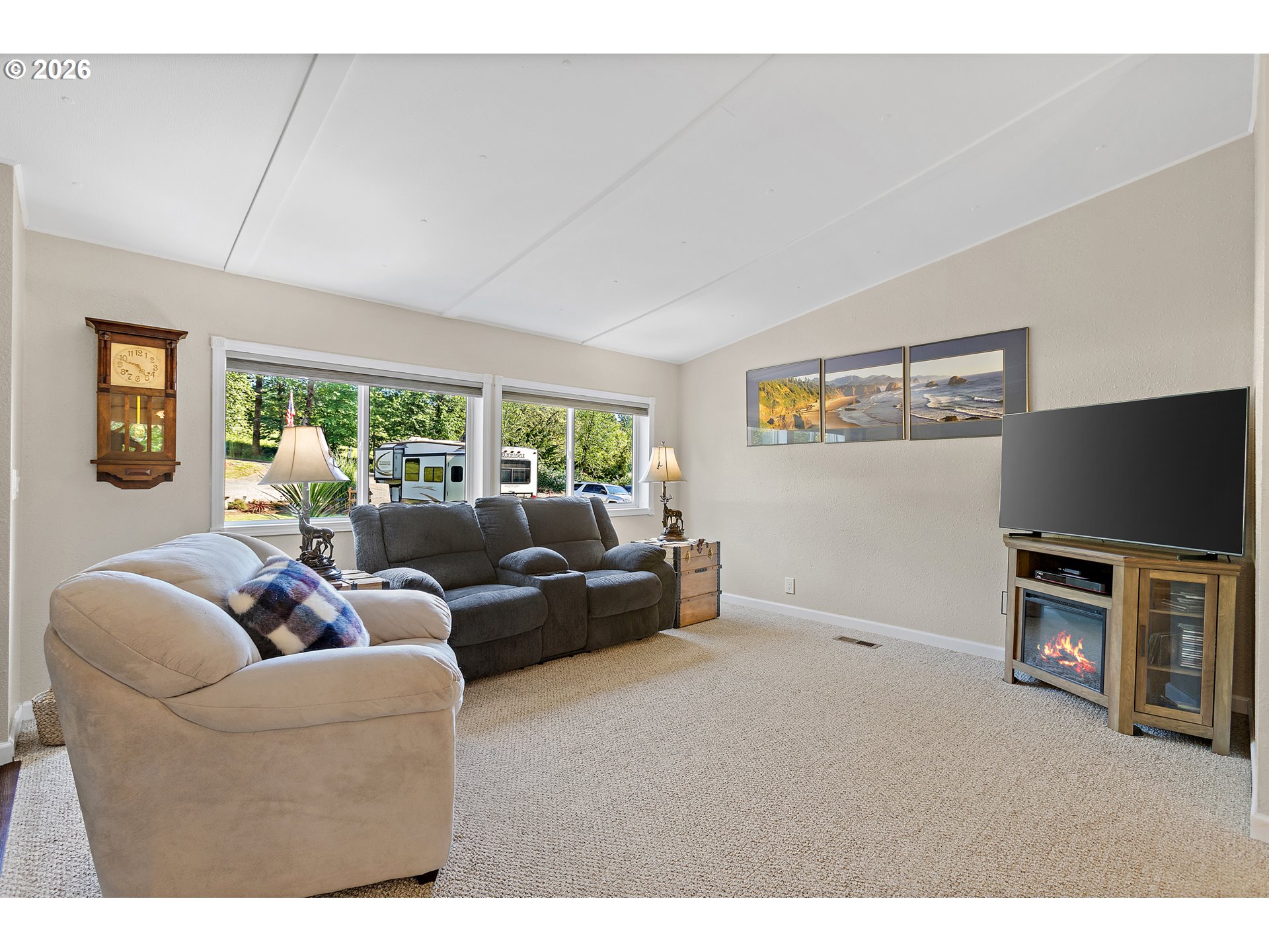 20341 Southeast Helzer Way Damascus, OR 97089 - Photo 4 of 44 Living Room/Entrance