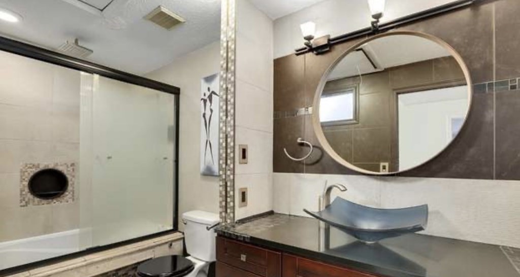 87 Meeting House Path, Unit 87 Ashland, MA 01721 - Photo 16 of 27 a bathroom with a sink and a mirror