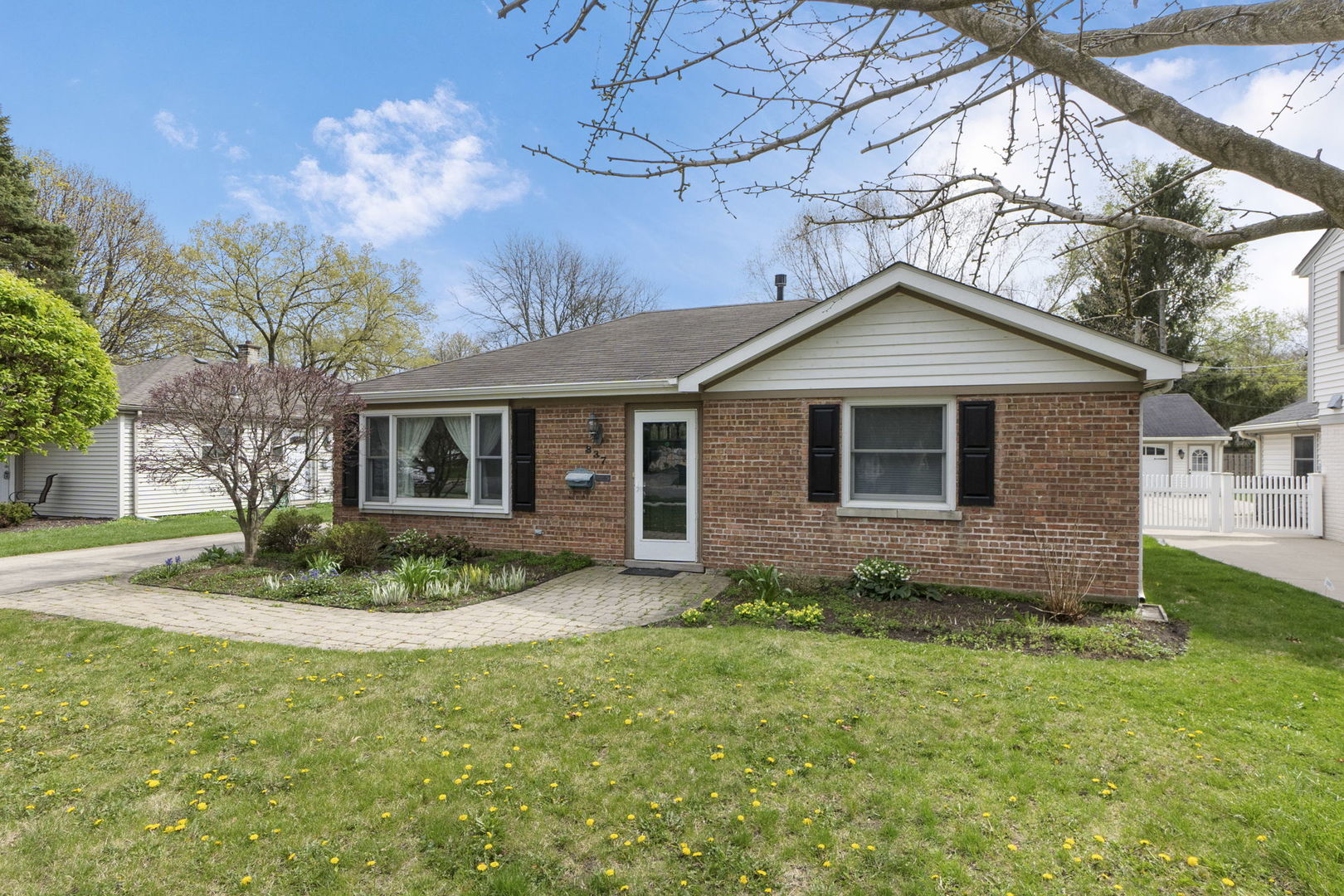 837 East Rockland Road Libertyville, IL 60048 - Photo 1 of 17 a front view of a house with a garden