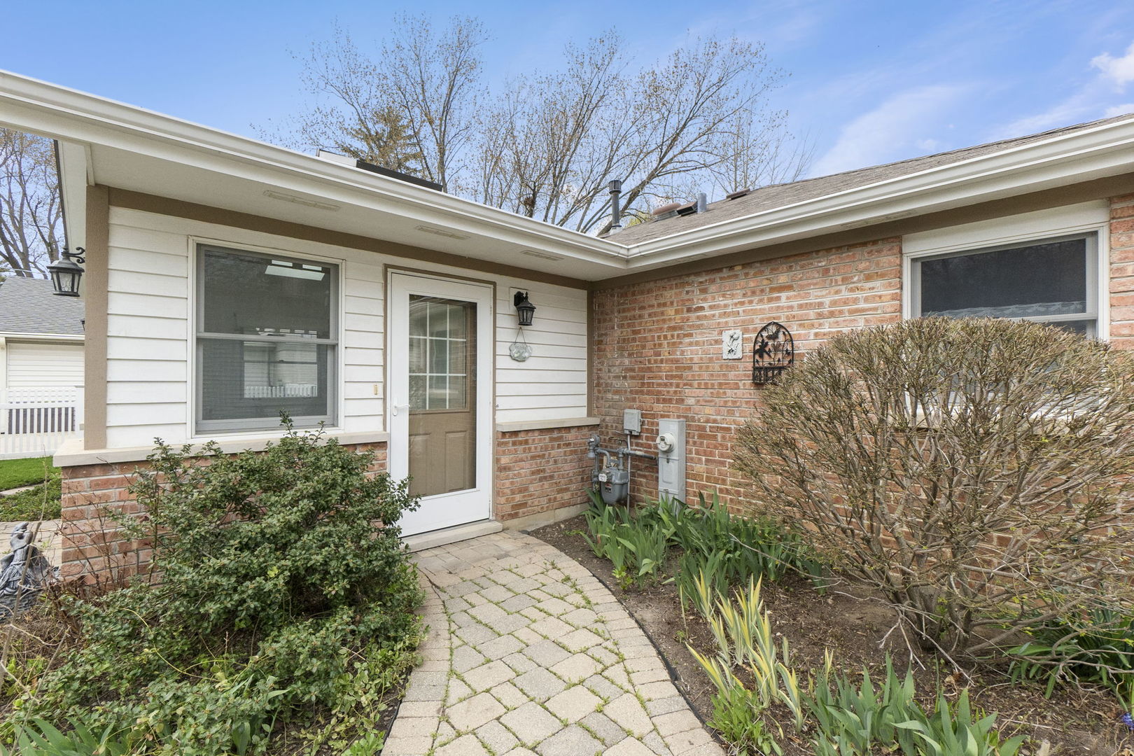 837 East Rockland Road Libertyville, IL 60048 - Photo 12 of 17 a front view of a house with a yard