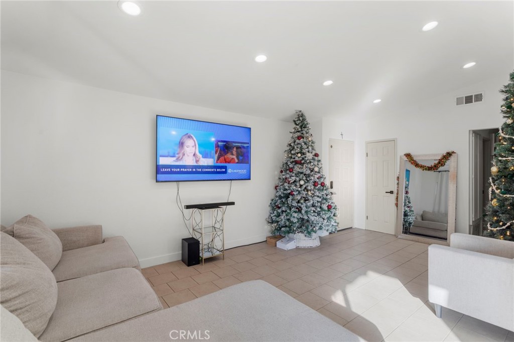 23407 Rolanda Drive Moreno Valley, CA 92553 - Photo 5 of 22